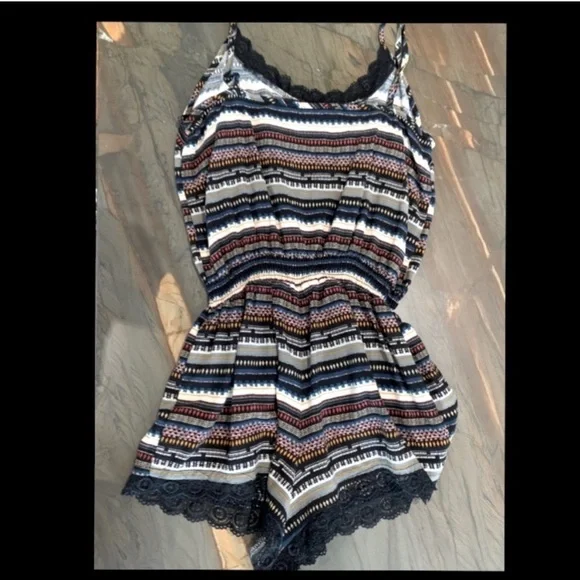 Forever 21 patterned romper - Picture 2 of 3